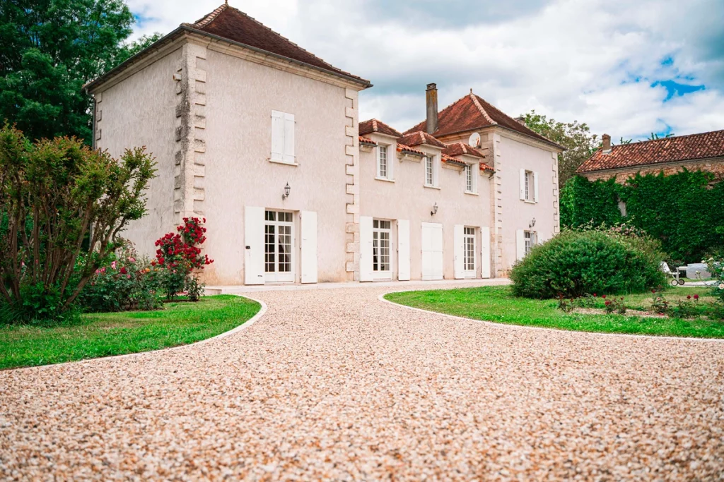 Création d’une allée gravillonnée aux lignes courbes